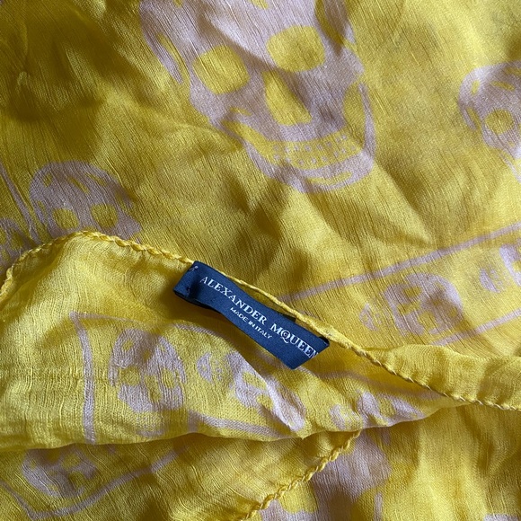 Never worn Alexander McQueen scarf - Picture 3 of 6